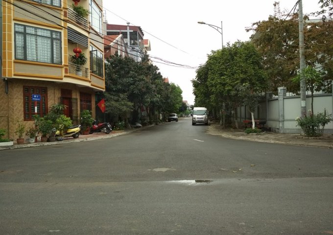 Bán đất tổ 21, P. Thượng Thanh, LB, DT 58m2, hướng ĐB, giá 51tr/m2