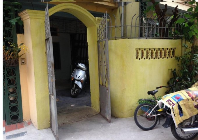 Nhà 2,5T x70m2 ngõ 12 Nguyên Hồng, 3 ngủ, oto