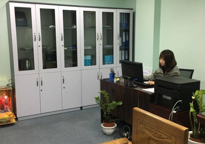 Cho thuê văn phòng mặt phố Hoàng Sâm diện tích 30m2 giá 5tr full đồ, vệ sinh khép kín.