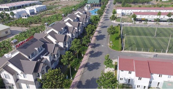 Lô đất biệt thự khu Tiamo Phú Thịnh tọa lạc tại một vị trí đẹp, đối diện bên sông Sài Gòn