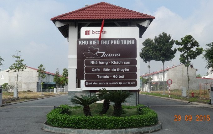 Lô đất biệt thự khu Tiamo Phú Thịnh tọa lạc tại một vị trí đẹp, đối diện bên sông Sài Gòn