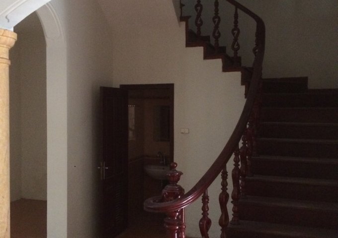 Cho thuê biệt thự Mỹ Đình 2, phố Hoài Thanh nội thất đầy đủ, thuê lầu dài, tiện kinh doanh, giá TT. LH: 097706