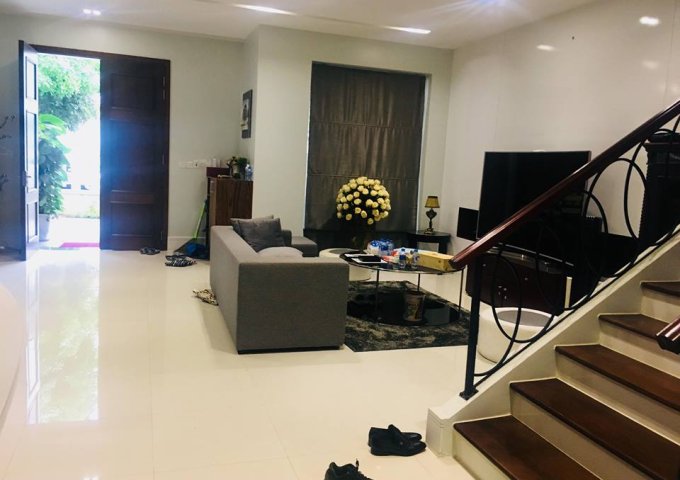 Chính chủ bán biệt thự Vinhomes Riverside Hoa Sữa, Long Biên, DT 270m2, giá 20,5 tỷ