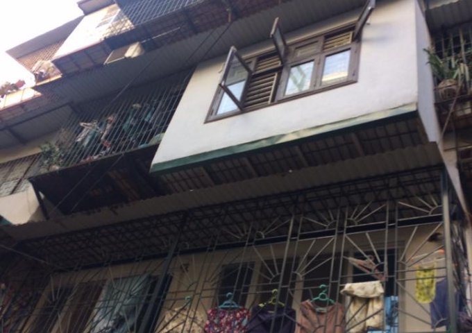 Cho thuê căn hộ tập thể tại nhà A1 ngõ 45 Chùa Bộc, DT 47m2,1PN (5triệu/tháng)