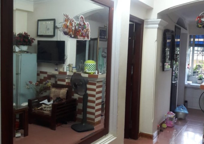 Tôi cần bán nhà ngõ 120 khu tập thể Hoàng Quốc Việt, Nghĩa Tân, Cầu Giấy, 55m2, tầng 3