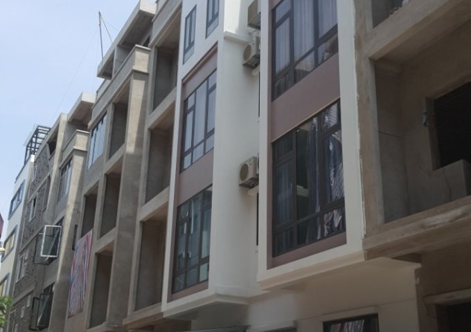 cần bán nhà liền kề ngõ 38 xuân la , nhà xây thô 5 tầng 