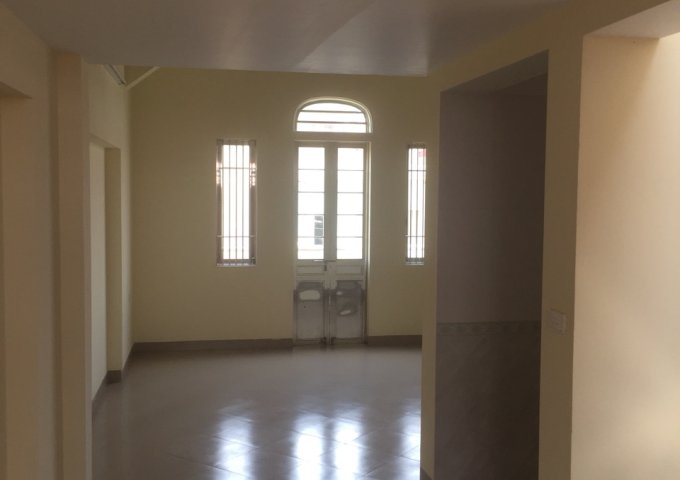 cần bán nhà liền kề ngõ 38 xuân la , nhà xây thô 5 tầng 