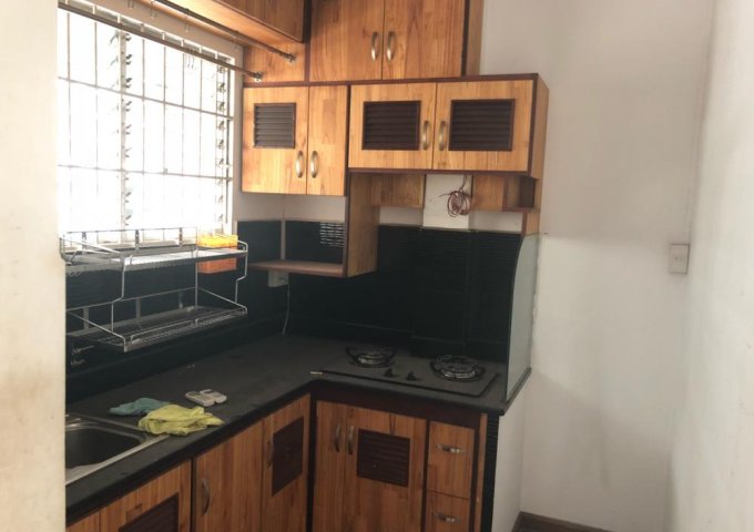 Chung cư A4 Phan Xích Long 2 phòng ngủ, ban công lớn