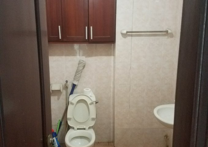 Cho thuê chung cư I9 ngay mặt đường khuất Duy Tiến, 3 phòng ngủ, 100m2, đồ cơ bản 8,5 tr/th