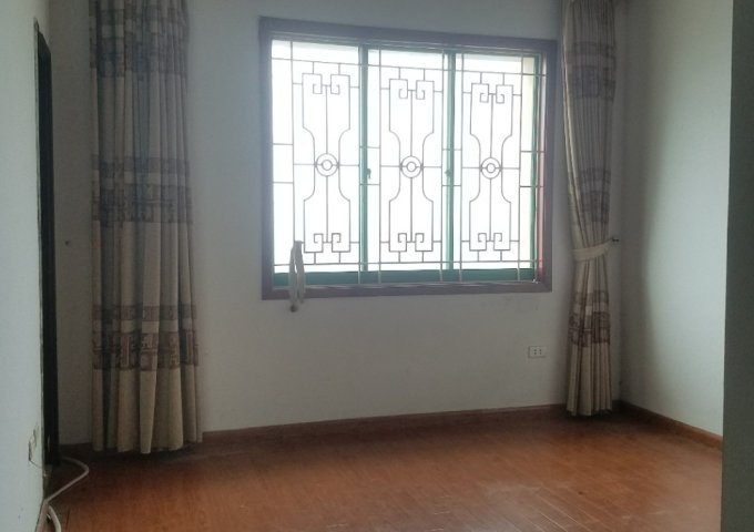 Cho thuê chung cư I9 ngay mặt đường khuất Duy Tiến, 3 phòng ngủ, 100m2, đồ cơ bản 8,5 tr/th