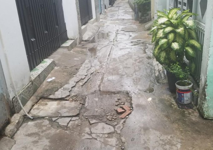 Bán nhà hẻm 300 Trịnh ĐÌnh Trọng, 4m x 8m, 4 lầu, giá 3.55 tỷ, P Hòa Thạnh, Q Tân Phú