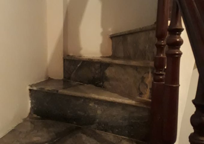 Bán nhà ngõ 39 Giang Văn Minh DT 20m2, xây 5 tầng, giá 2 tỷ