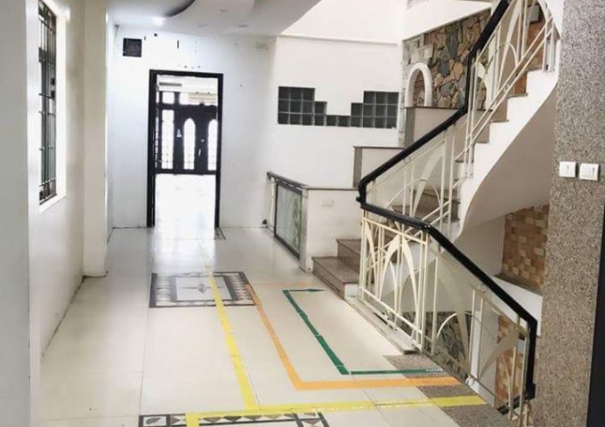 Cho thuê văn phòng mặt phố Nguyễn Khuyến, Đống Đa, Hà Nội, diện tích 40m2, giá 9 triệu/tháng