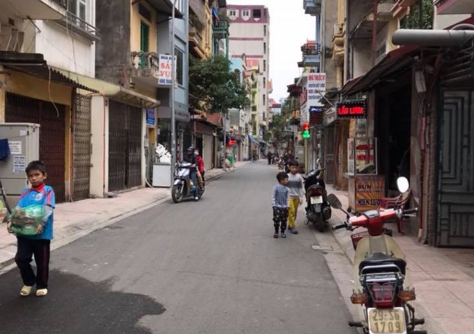 Nhà phố Nguyễn Chính, quận Hoàng Mai, KD hấp dẫn MT 4.2m giá 3,5 tỷ, LH 0928198204 Hà Nội