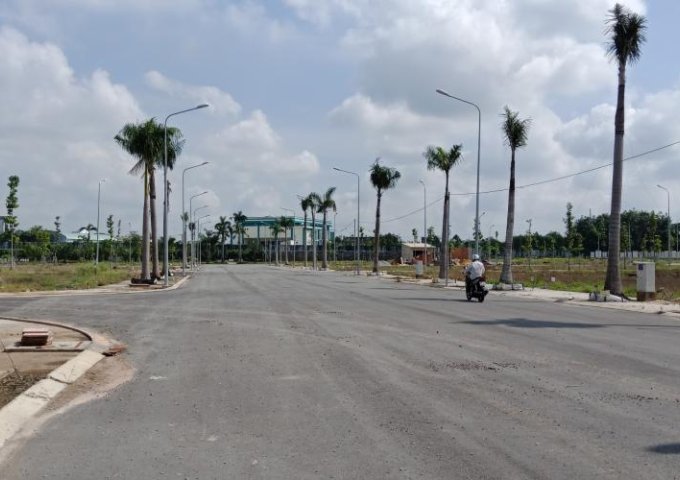 Cần bán gấp 1 lô đất dự án Mega city mặt tiền đường Hùng Vương gần chợ Bến Cát.