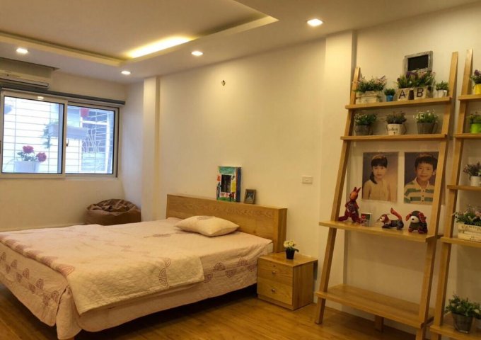 Cho thuê nhà ngõ 72 Nguyễn Chí Thanh, DT 56m2, 4.5 tầng, thiết kế đẹp, giá chỉ 15 triệu/tháng