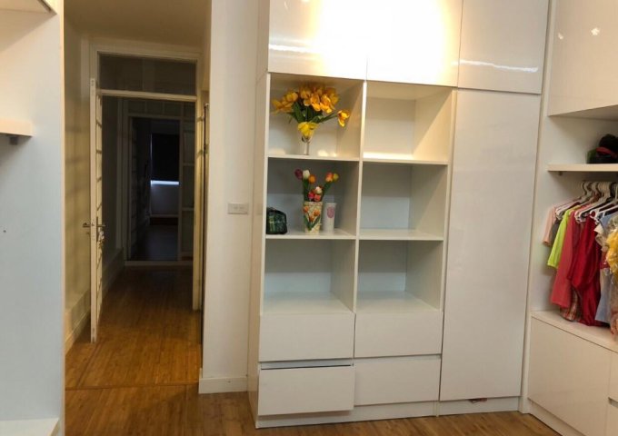 Cho thuê nhà ngõ 72 Nguyễn Chí Thanh, DT 56m2, 4.5 tầng, thiết kế đẹp, giá chỉ 15 triệu/tháng