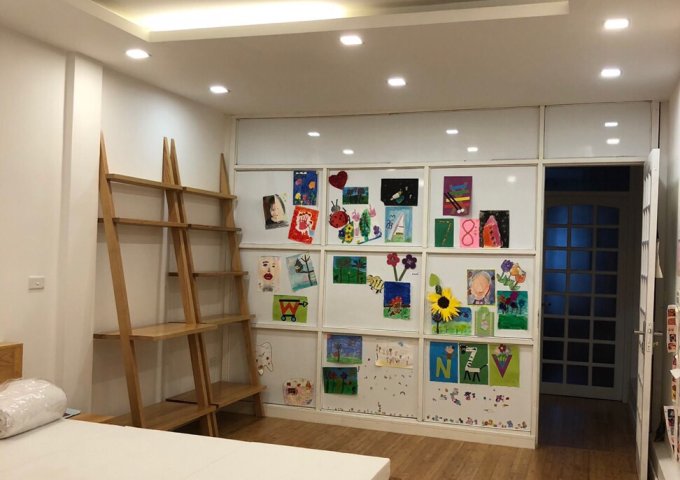 Cho thuê nhà ngõ 72 Nguyễn Chí Thanh, DT 56m2, 4.5 tầng, thiết kế đẹp, giá chỉ 15 triệu/tháng