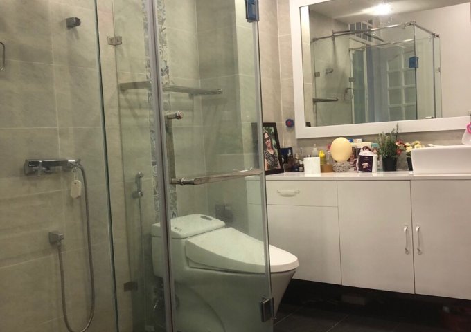 Cho thuê nhà ngõ 72 Nguyễn Chí Thanh, DT 56m2, 4.5 tầng, thiết kế đẹp, giá chỉ 15 triệu/tháng