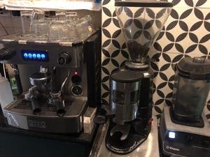 Sang nhượng quán cafe tại mặt phố Phố Trần Huy Liệu, Giảng Võ