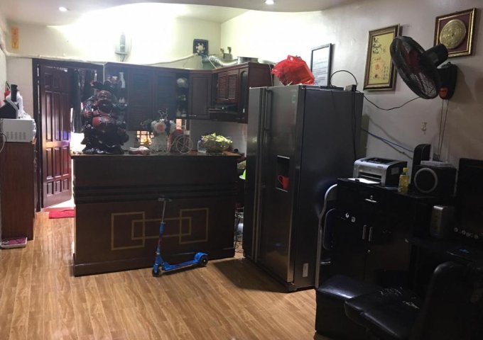 Chính chủ bán căn hộ góc 2 ban công, tầng 2 tại ngõ 6 Trần Hữu Dực