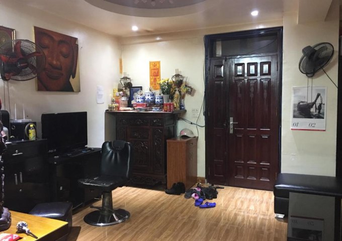 Chính chủ bán căn hộ góc 2 ban công, tầng 2 tại ngõ 6 Trần Hữu Dực