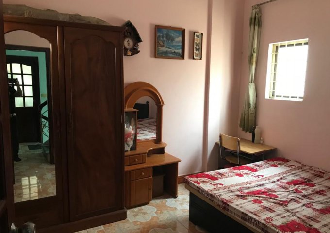 Bán gấp căn nhà 4 tầng, gần Đại Học Y Hà Nội