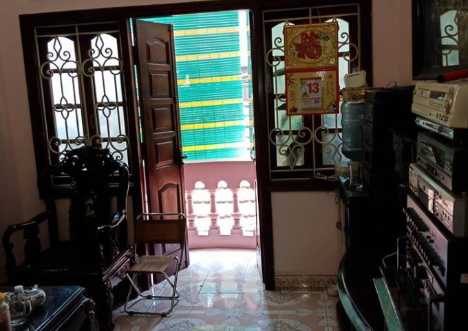 Bán gấp căn nhà 4 tầng, gần Đại Học Y Hà Nội