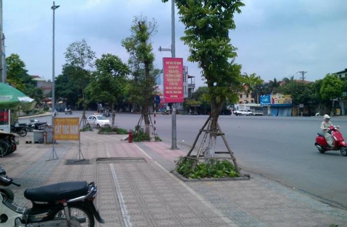 Bán nhà 3 tầng mặt đường Cổ Linh gần Aeon,cầu Vĩnh Tuy,p.Long Biên,LB,HN.DT 61m2,giá 8,5tỷ