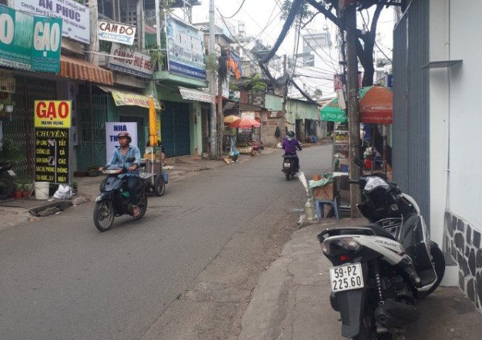 Bán nhà mặt tiền 70 Trịnh Đình Thảo, quận Tân Phú, gần Quận 11, giá 3,7 tỷ, DTSD 54m2