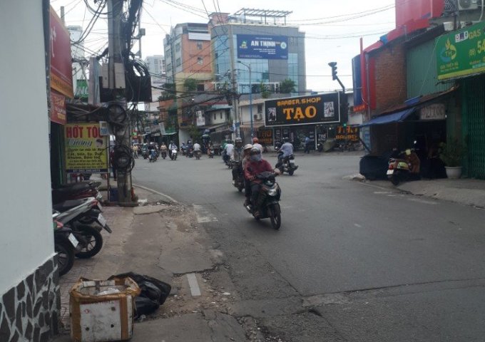 Bán nhà mặt tiền 70 Trịnh Đình Thảo, quận Tân Phú, gần Quận 11, giá 3,7 tỷ, DTSD 54m2