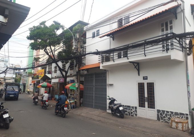Bán nhà mặt tiền 70 Trịnh Đình Thảo, quận Tân Phú, gần Quận 11, giá 3,7 tỷ, DTSD 54m2