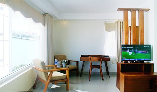 Bán khách sạn đường Phạm Phú Thứ, Hải Châu, gần sông Hàn. DTĐ 100m2, 8 tầng, 16 phòng, giá 25 tỷ