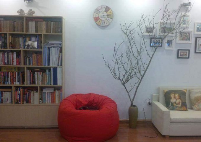 Bán căn hộ tập thể ngõ 62 Nguyễn Chí Thanh, Đống Đa, tầng 2 cực đẹp, DT 60m2 giá 1.99 tỷ