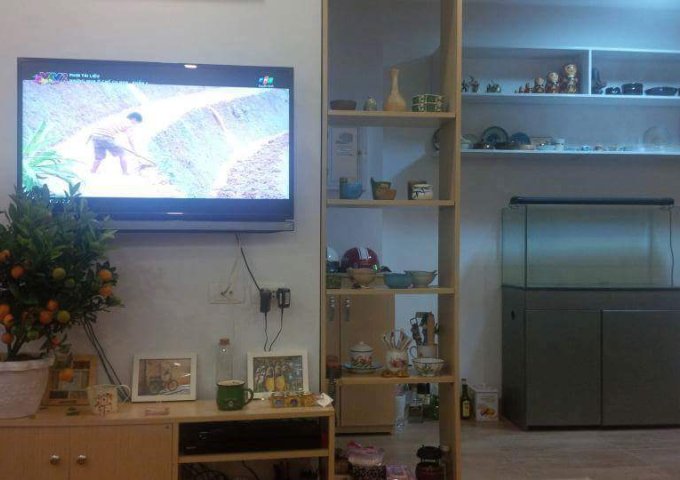 Bán căn hộ tập thể ngõ 62 Nguyễn Chí Thanh, Đống Đa, tầng 2 cực đẹp, DT 60m2 giá 1.99 tỷ