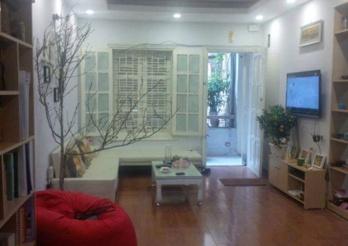 Bán căn hộ tập thể ngõ 62 Nguyễn Chí Thanh, Đống Đa, tầng 2 cực đẹp, DT 60m2 giá 1.99 tỷ