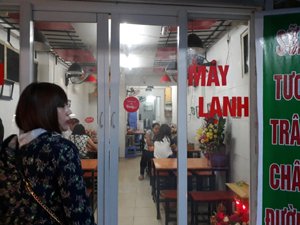 Do chồng chuyển công tác vào Sài Gòn nên mình nhượng lại quán ăn vặt tại khu ăn vặt Nghĩa Tân
