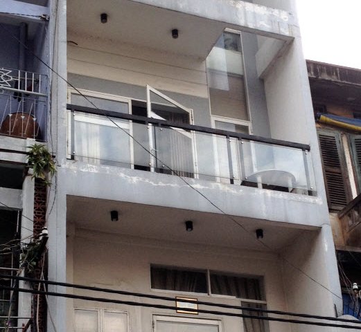 Bán nhà mặt phố Hoàng Ngọc Phách, KD sầm uất, DT 70m2, giá chỉ 17 tỷ