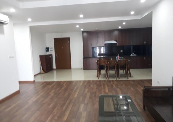 Cho thuê căn hộ full nội thất, Goldmark City 136 Hồ Tùng Mậu, 161m2, giá 23 tr/th. 0934.592.869