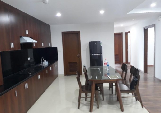 Cho thuê căn hộ full nội thất, Goldmark City 136 Hồ Tùng Mậu, 161m2, giá 23 tr/th. 0934.592.869