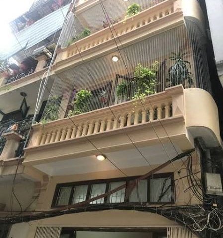 Cho thuê nhà riêng mặt ngõ ô tô Cát Linh.dt 35m2x4 tầng
