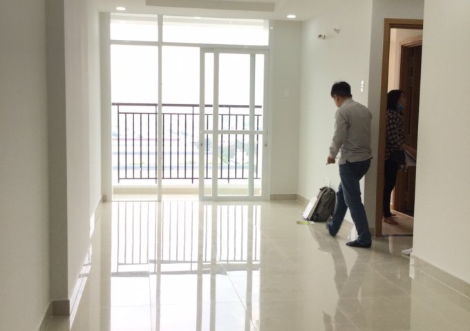 Chính chủ cần cho thuê căn hộ cao cấp Him Lam Phú Đông nằm ngay đại lộ Phạm Văn Đồng.