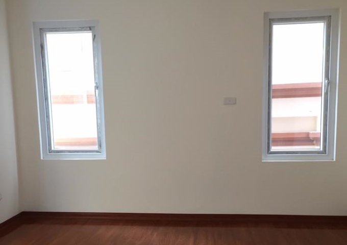 Cho thuê nhà riêng MP Hào Nam, 70m2, 3 tầng, MT 6.5m