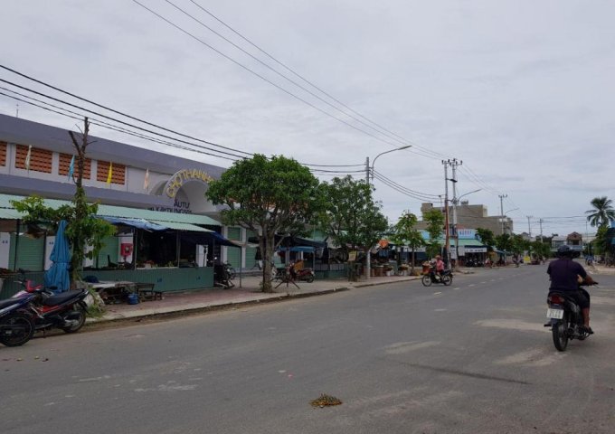 Mặt tiền đường Quốc lộ 1A, 781 triệu, sát chợ 30m, tấp nập mua bán