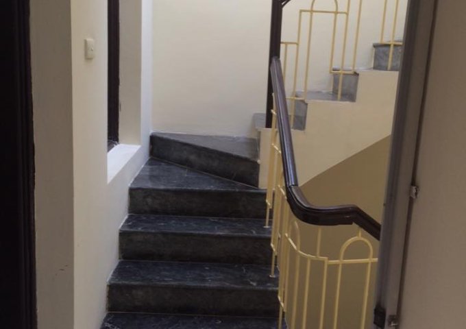 Bán nhà ngõ 444 Đội Cấn, DT 66m, 4 tầng, MT 5m giá bán 4,3 tỷ ngõ thông ô tô