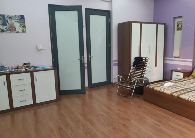 Chính chủ bán nhà mặt ngõ 95 Hoàng Cầu, 52m2, 5 tầng, MT 4,5m vỉa hè, ô tô tránh 