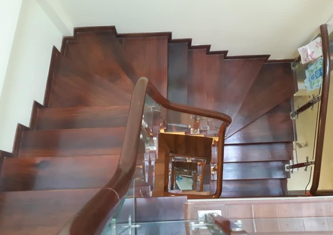 Chính chủ bán nhà mặt ngõ 95 Hoàng Cầu, 52m2, 5 tầng, MT 4,5m vỉa hè, ô tô tránh 