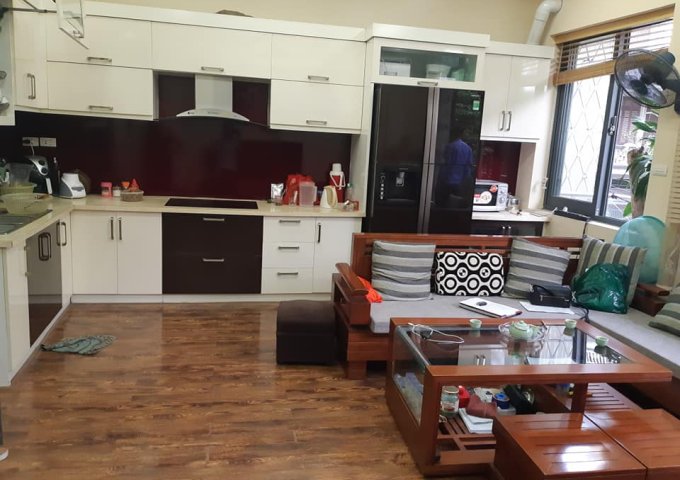 Chính chủ bán nhà mặt ngõ 95 Hoàng Cầu, 52m2, 5 tầng, MT 4,5m vỉa hè, ô tô tránh 