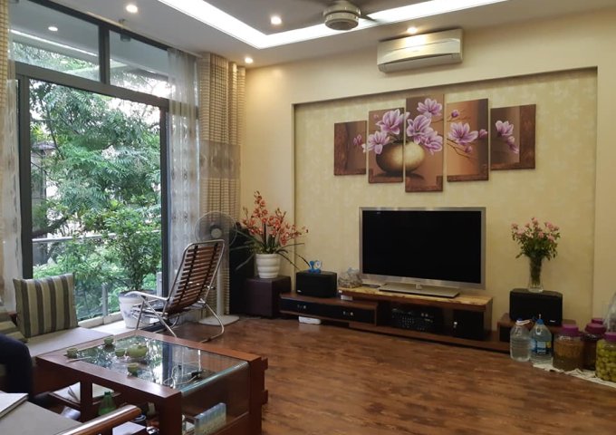 Chính chủ bán nhà mặt ngõ 95 Hoàng Cầu, 52m2, 5 tầng, MT 4,5m vỉa hè, ô tô tránh 