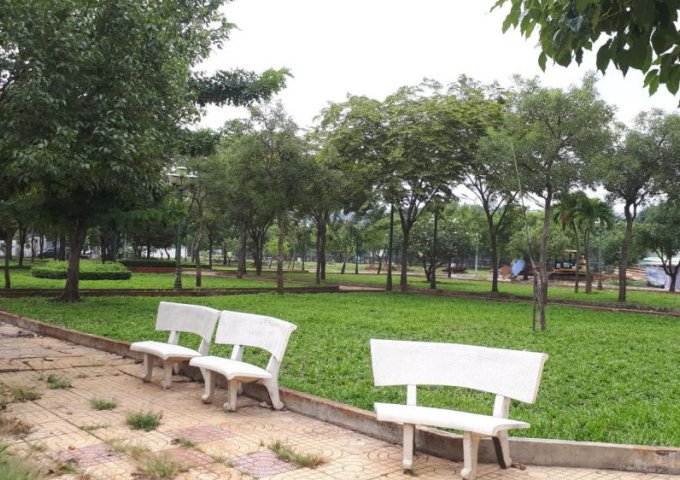 Bán lô đất góc 2 mặt tiền, view công viên, KDC ven sông đối diện ĐH RMIT, phường Tân Phong, quận 7